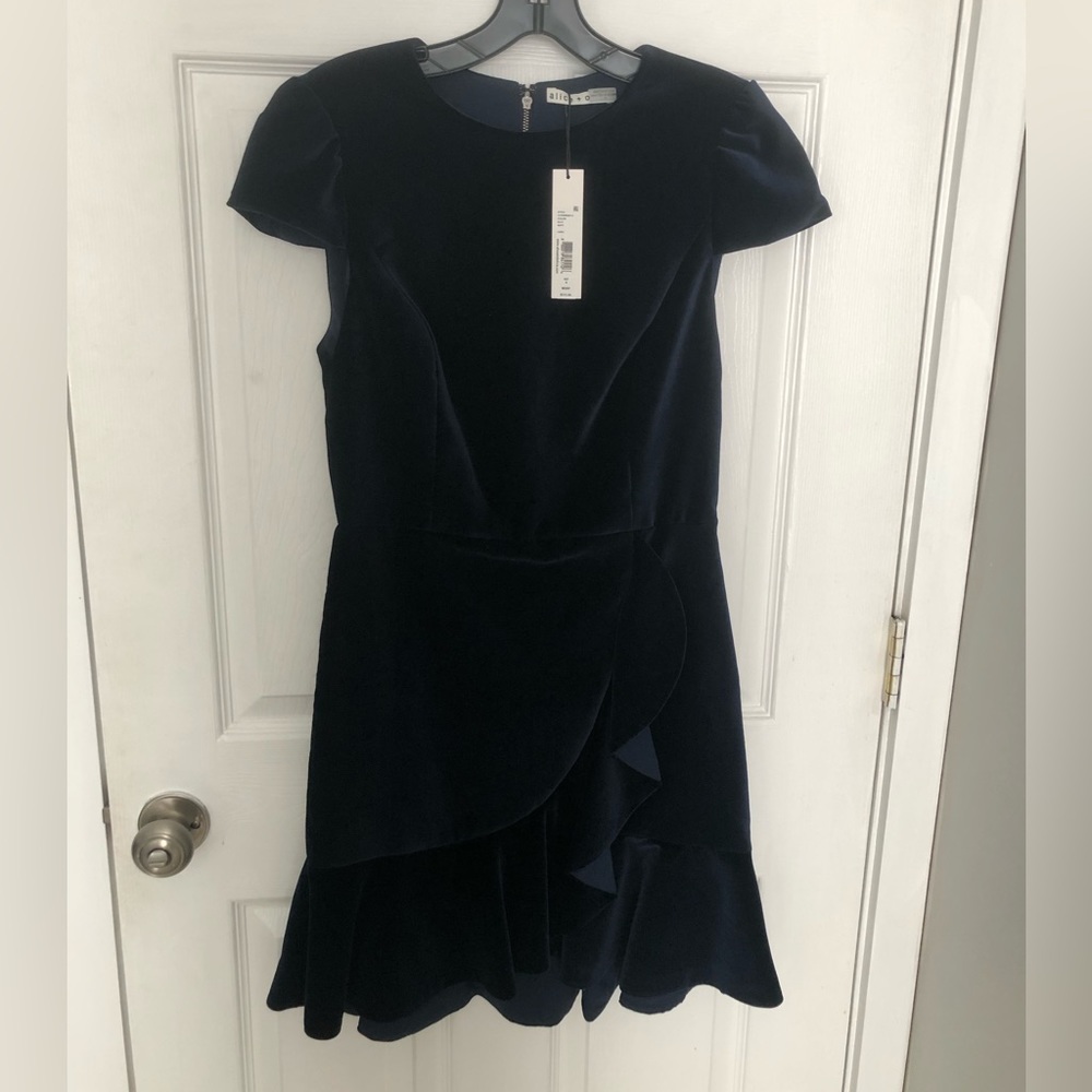 NWT Alice + Olivia midnight blue velvet holiday dress